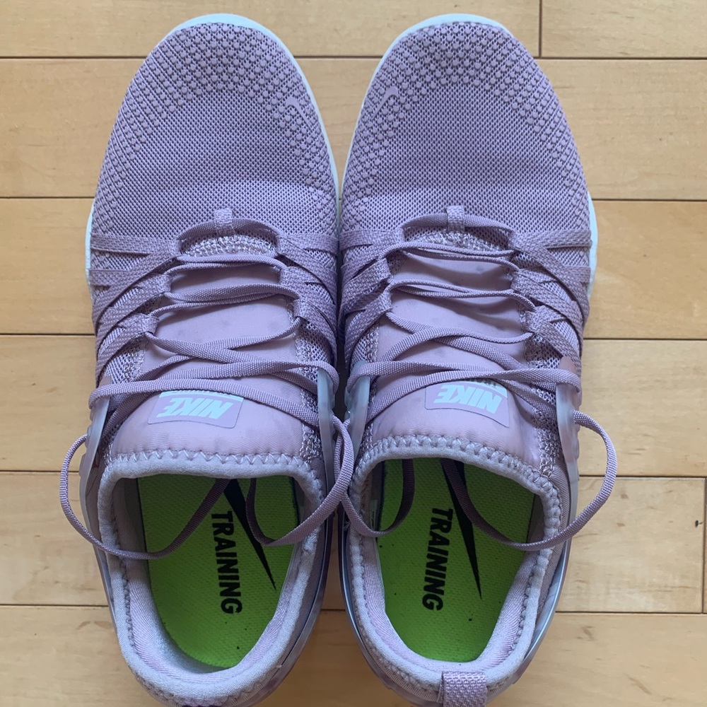 Women’s Size 6 Nike Free Training shoes.